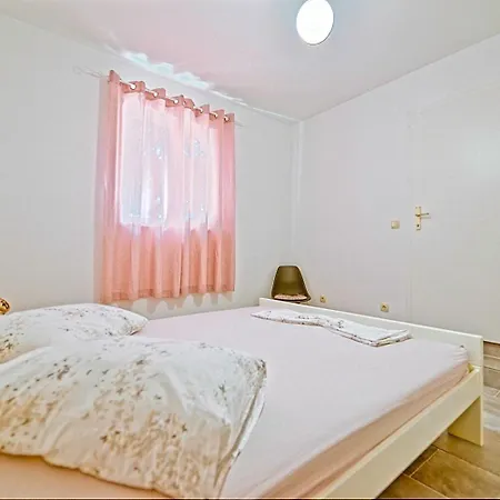 아파트 With Parking Spaces Postira, Brac - 22150